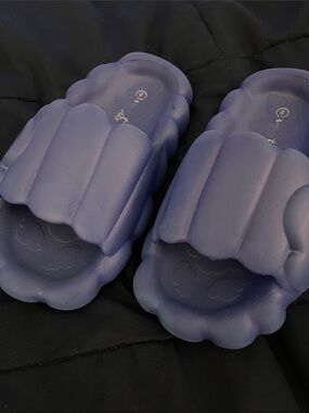 Kids Cloud Slide Slippers in Violet Purple